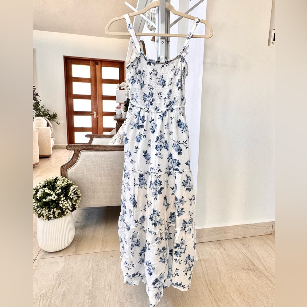 Hollister XS white and blue floral midi